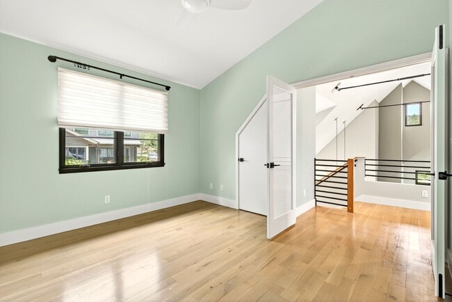 Building Photo - Stunning Luxury Home in the Village of Che...