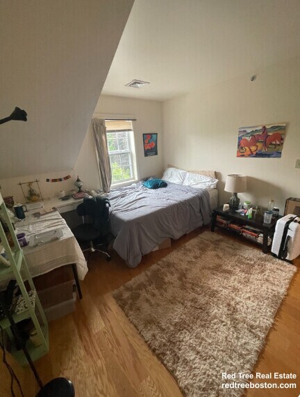 Building Photo - 34 Raymond St