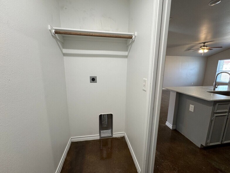 Building Photo - 208 Lowes Blvd