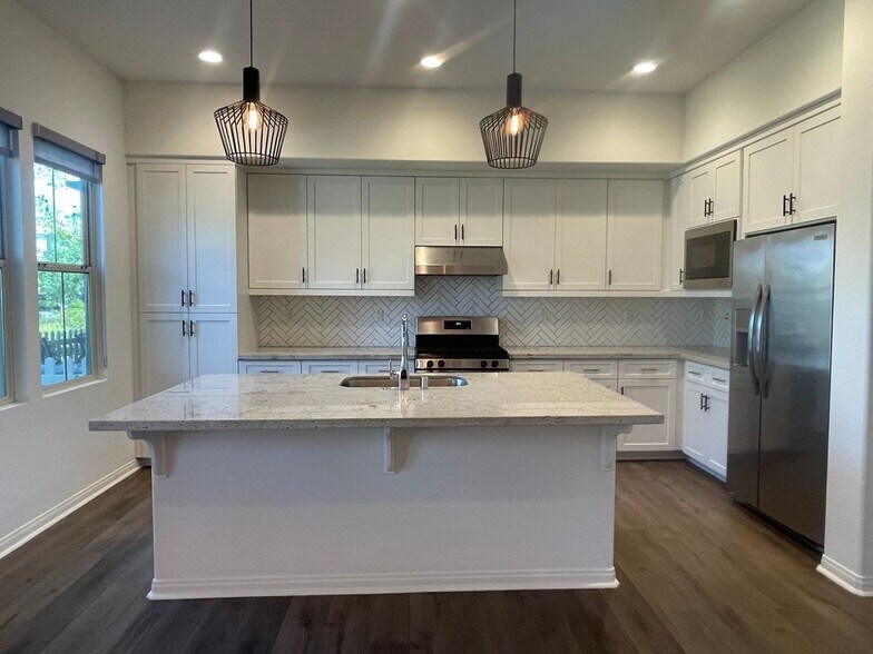 Building Photo - 58 Promesa Ave
