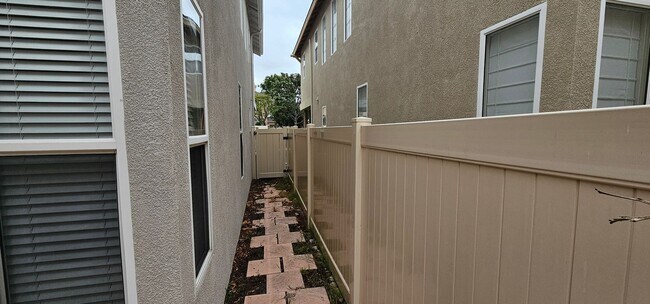 Building Photo - SAN DIEGO / SERRA MESA  - STONECREST VILLA...