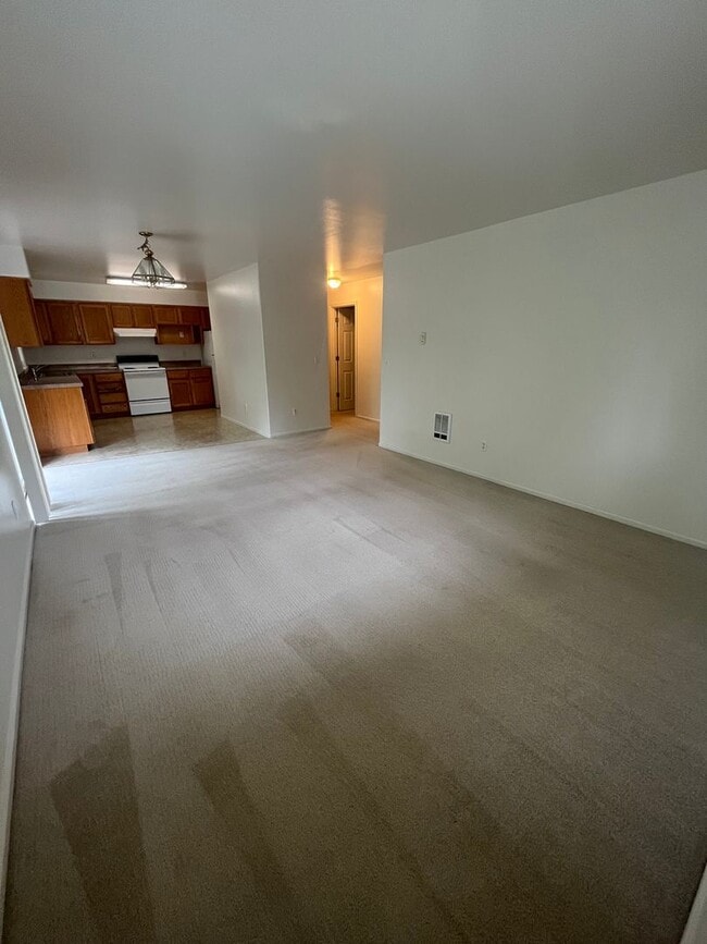 Building Photo - 2-Bedroom 1.5-bathroom Apartment TOP UNIT