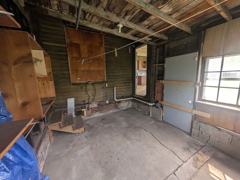 Building Photo - 1214 W Butler St