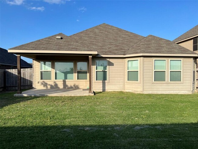 Building Photo - 1801 Chimney Dr