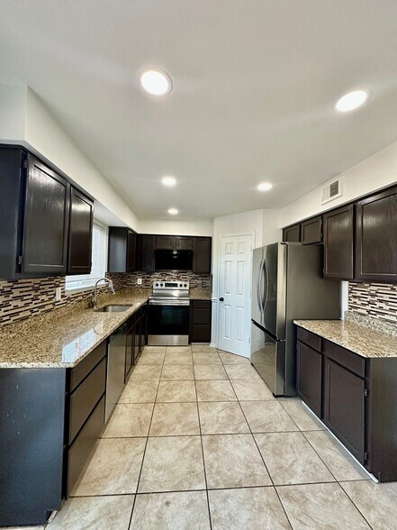 Building Photo - 9242 Jessica Dr