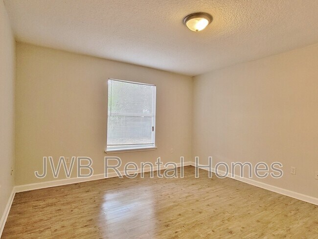 Building Photo - 8921 Yeoman Dr