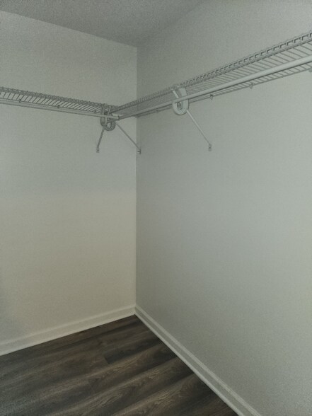 Building Photo - 4100 E 60 Terrace