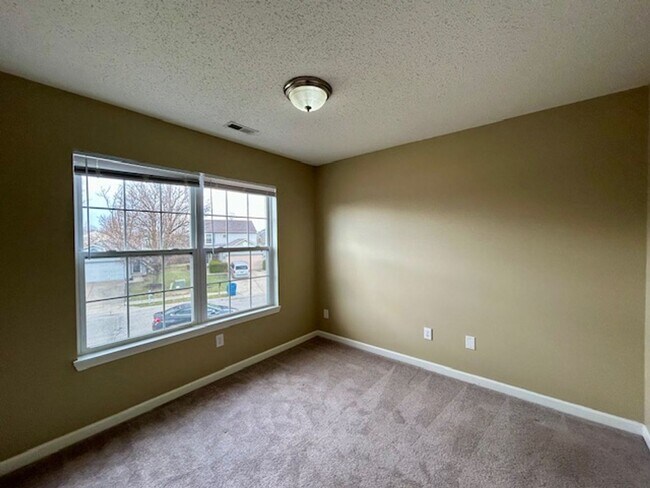 Building Photo - Wonderful 4 Bedroom 2.5 Bathroom Two Story Home in Lawrence!