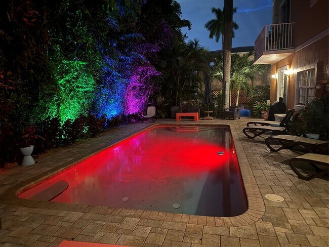 Building Photo - 624 NE 29th Dr