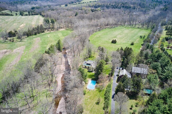 Building Photo - 196 Red Hill Rd