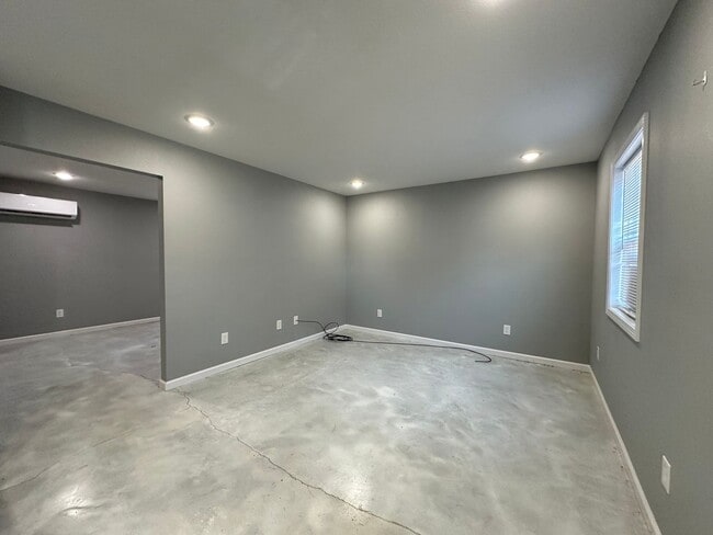Building Photo - 105 Evergreen Pl