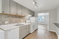 Building Photo - Newly Remodeled 2 Bed, 1 Bath Condo in the Goldsmith Neighborhood!