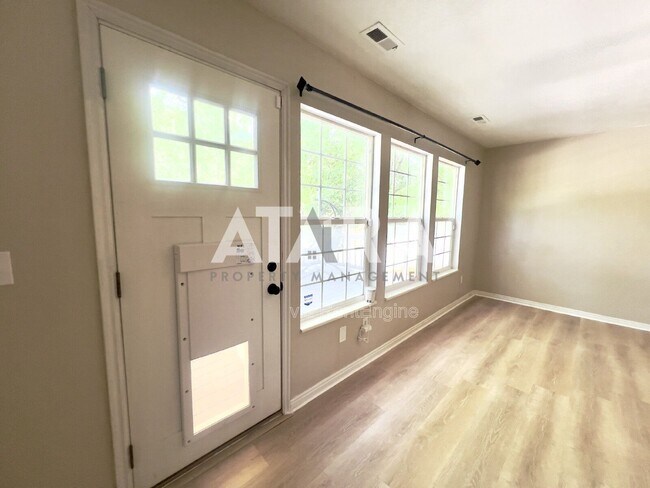 Building Photo - 11837 Sunrise View Dr
