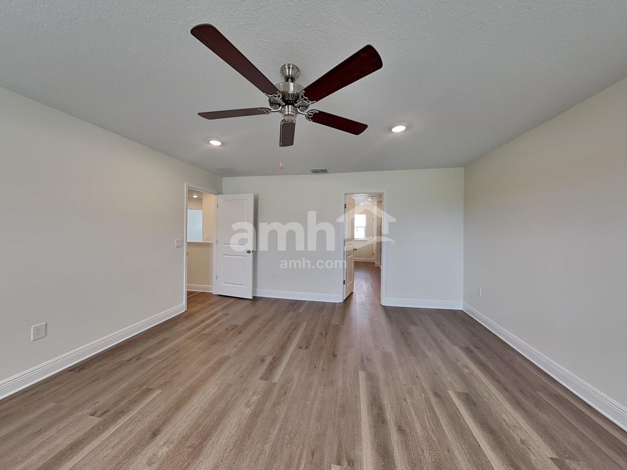 Building Photo - 5949 Pinewood Ests Dr