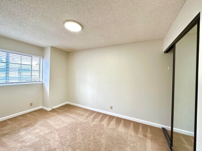 Building Photo - COMING SOON! | $3,690 / 3 BR - GORGEOUS THREE BEDROOM HOME IN PARKMONT AREA OF CENTRAL FREMONT