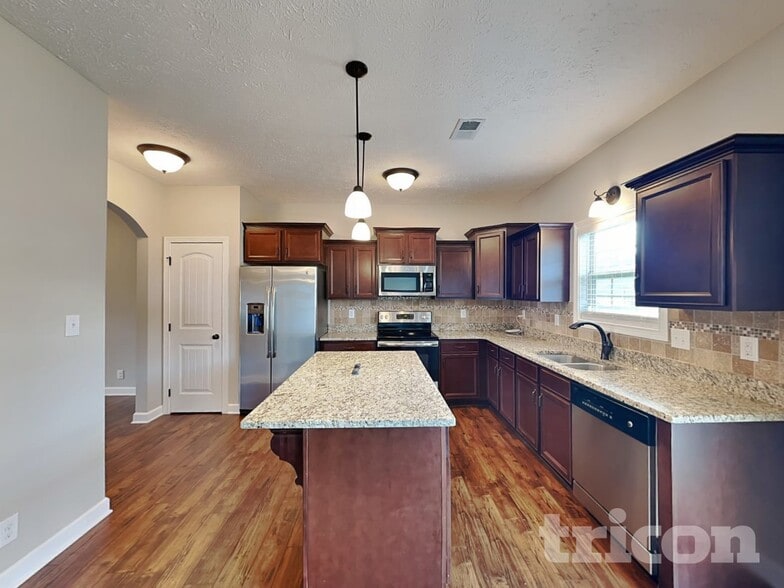Building Photo - 3772 Windhaven Dr