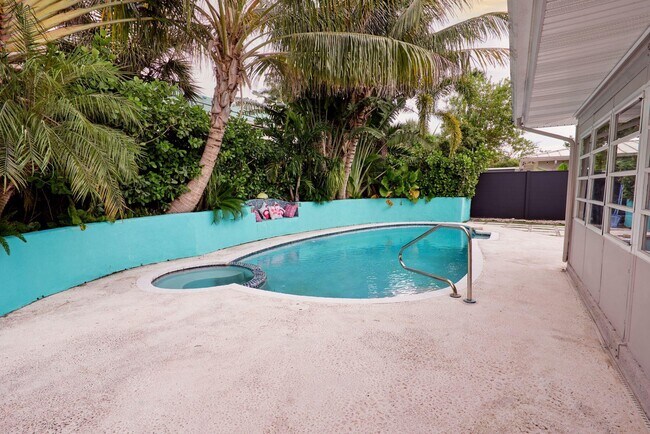 Building Photo - 113 Park Ln E