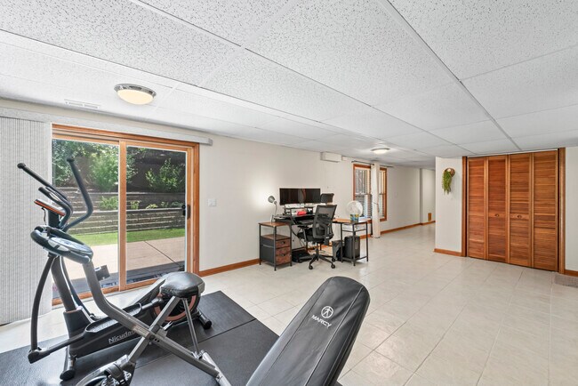 Building Photo - 707 Republic Ct