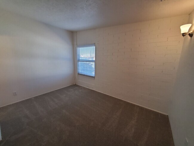 Building Photo - 4 bedrooms and 2 bathrooms with A/C.