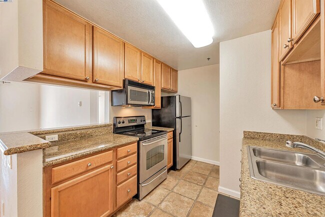Building Photo - Sunnyvale 1BR with Private Balcony, In-Unit Laundry & Central Air – Prime Value at $2,129