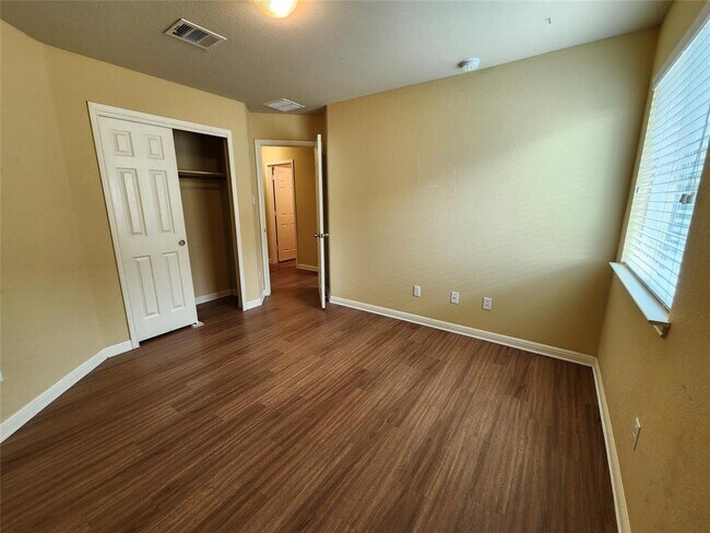 Building Photo - 107 Lavaca Loop