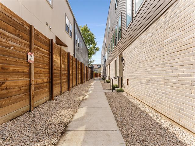 Building Photo - 2019 N Prairie Ave