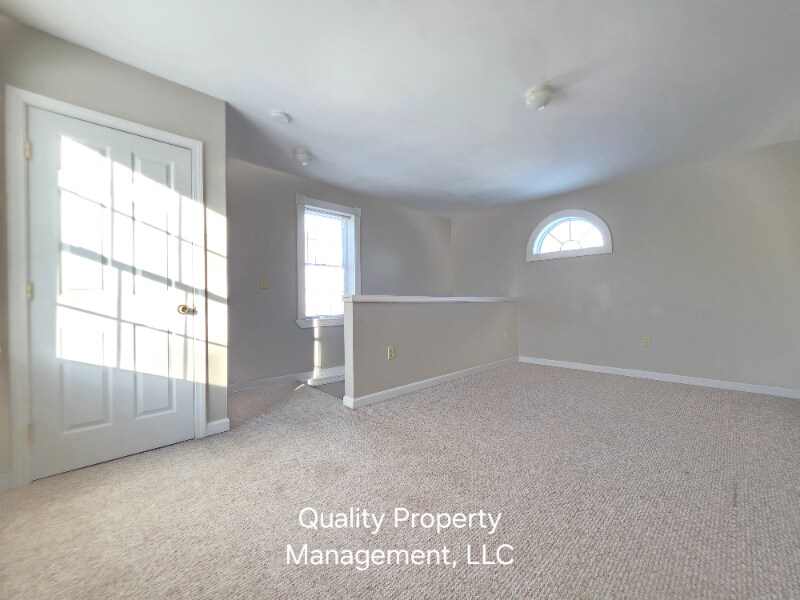 Building Photo - 208 Grove St