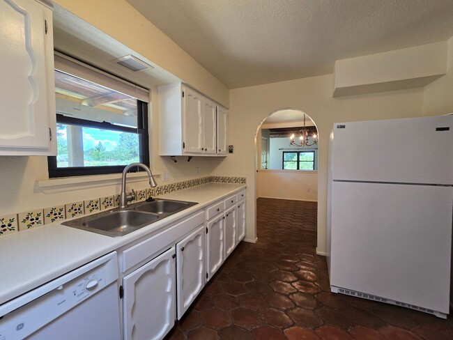 Building Photo - 14 Conchas Loop