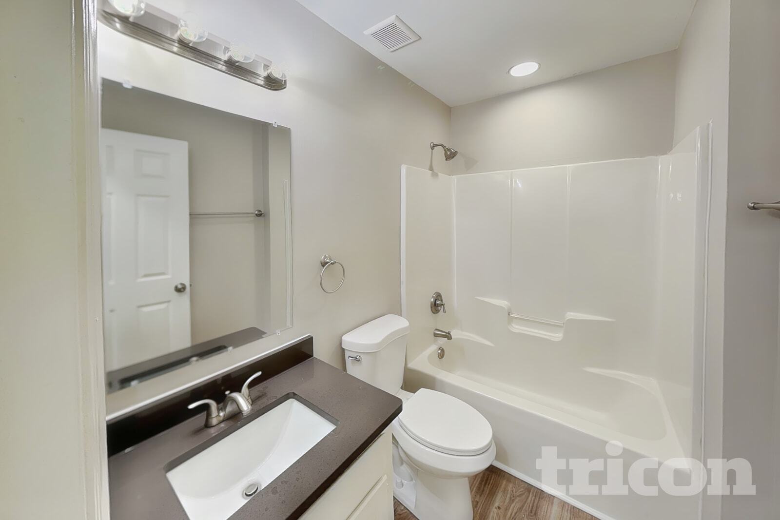 Building Photo - 809 Valley Creek Dr