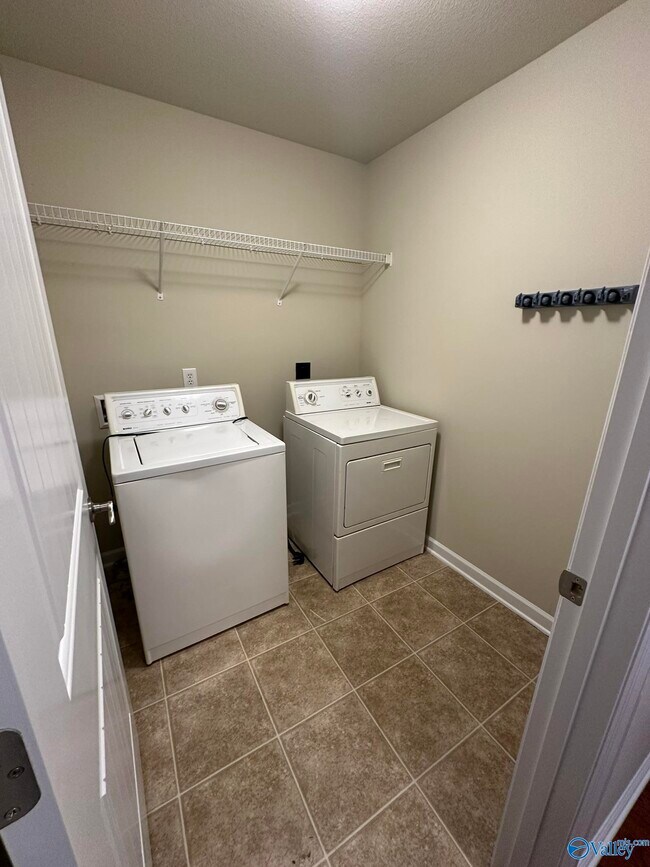 Building Photo - 1812 Clayton Cove Dr NW