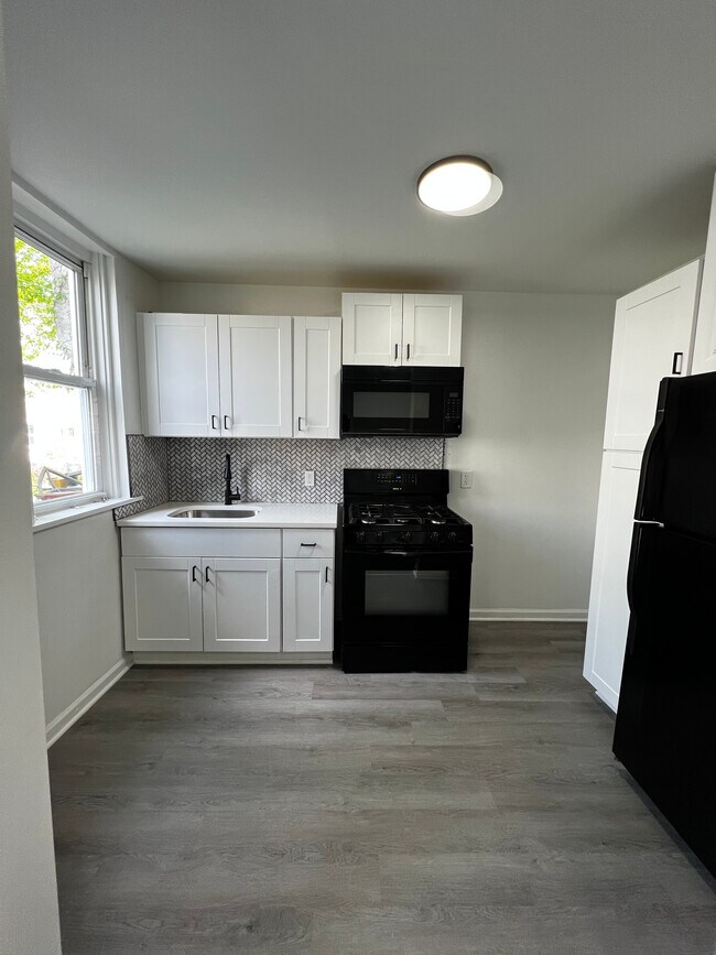 Building Photo - 933 McDowell Ave