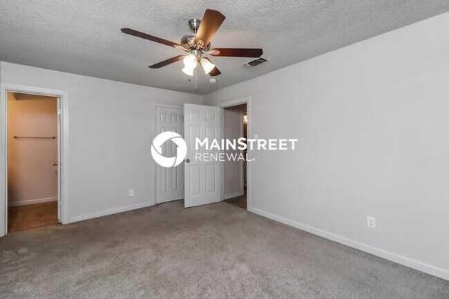 Building Photo - 3 Bedroom Pet-Friendly Home in Fort Worth, TX with Main Street Renewal