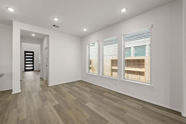 Building Photo - 10739 Blossom River Dr