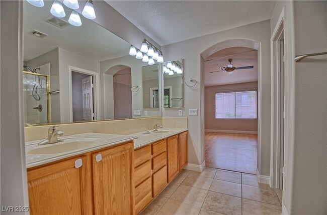 Building Photo - 2277 Summer Home St