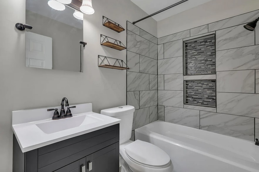 Building Photo - 354 N Roosevelt Ave