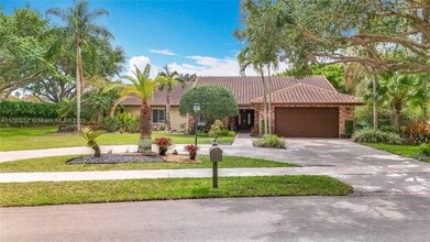 Building Photo - 10830 SW 38th Dr