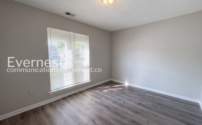 Building Photo - 5669 Kaitlyn Dr W