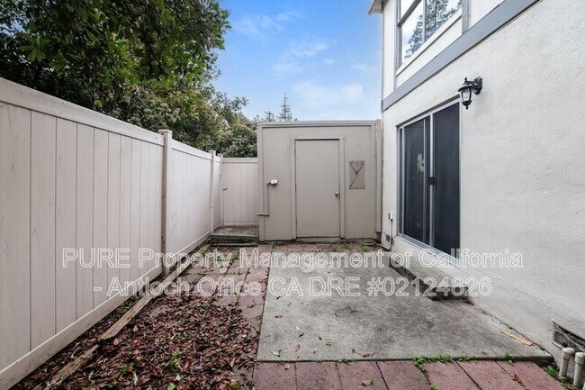 Building Photo - 2043 Sierra Rd