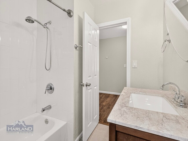 Building Photo - 5580 Dream St