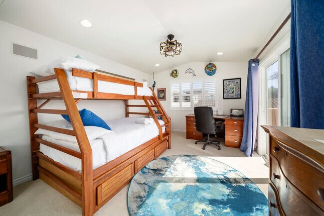 Building Photo - 3464 Carlsbad Blvd