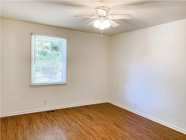Building Photo - Coming Soon! Charming house on private road in the hills of West Nashville!