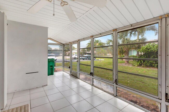 Building Photo - 5840 Summerfield Ct