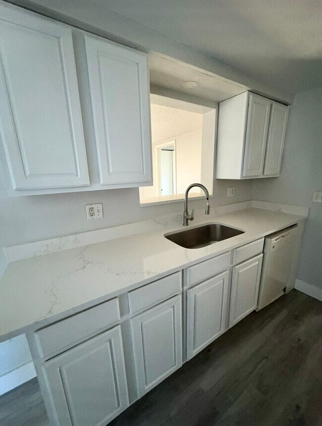 Building Photo - 3606 Blackhawk Dr