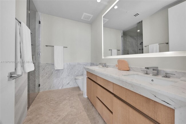 Building Photo - 2831 S Bayshore Dr