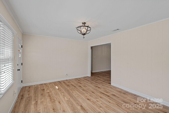 Building Photo - 540 Hoover Rd