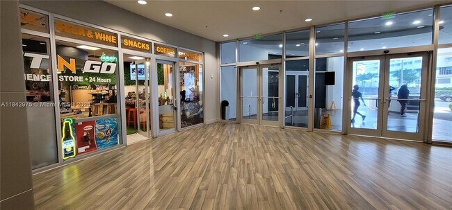 Building Photo - 1750 N Bayshore Dr