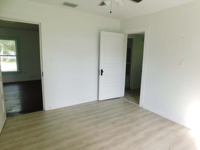 Building Photo - 203 S Pasco Ave