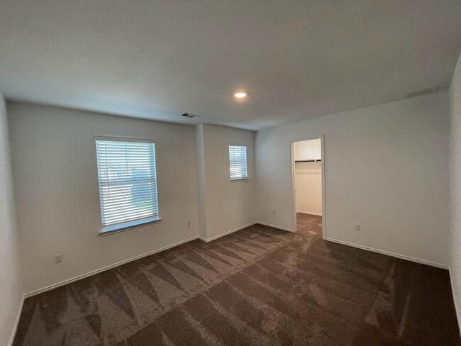 Building Photo - 640 Pickrell Lp