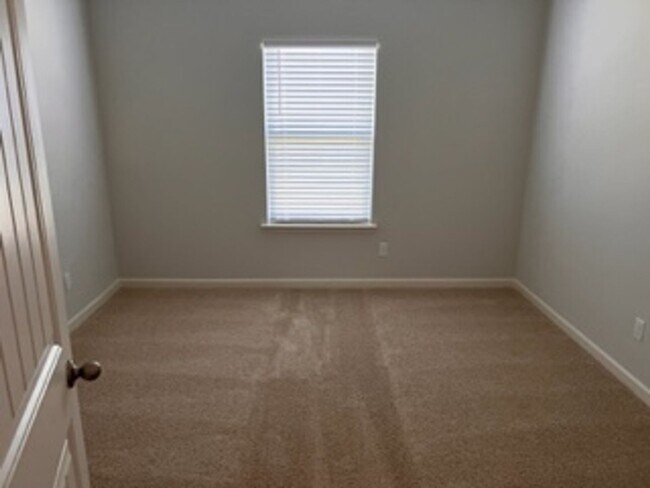 Building Photo - 4 bed 2 bath home in Somerville built in 2023