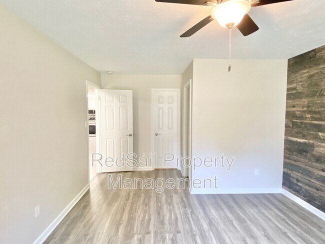 Building Photo - 39 Whites Ln